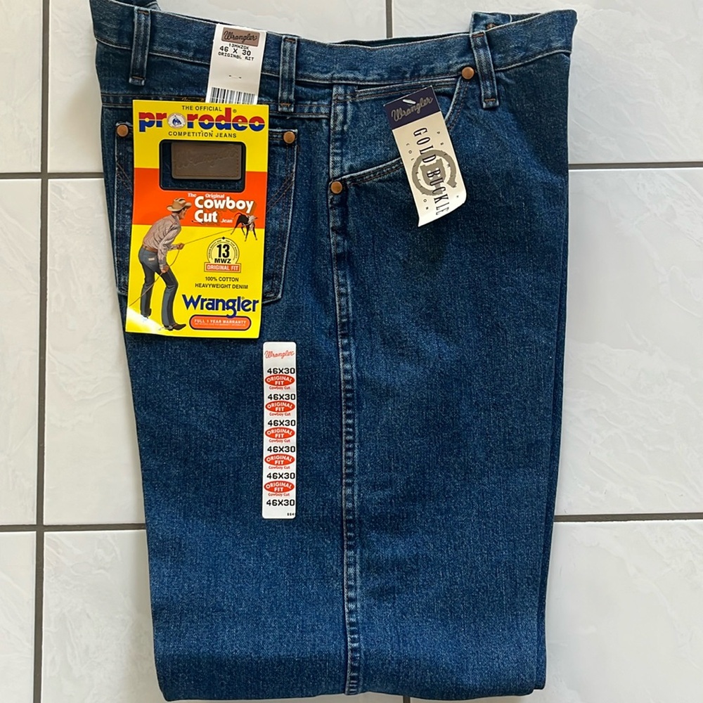 NWT men’s wrangler jeans. 46x30. Cowboy cut. Original Fit